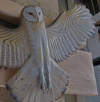 Escultura de búho de madera natural hecha a mano, ideal para decoración de pared, con un diseño rústico único y artístico. 4