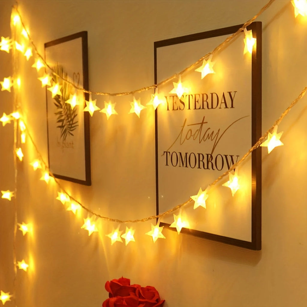 Guirnalda de luces LED con forma de estrella a pilas, ideal para decoración, disponible en varias longitudes y emitiendo luz blanca 1