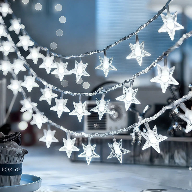Guirnalda de luces LED en forma de estrella con colores múltiples y alimentación a pilas, ideal para decoración navideña y festiva. 1