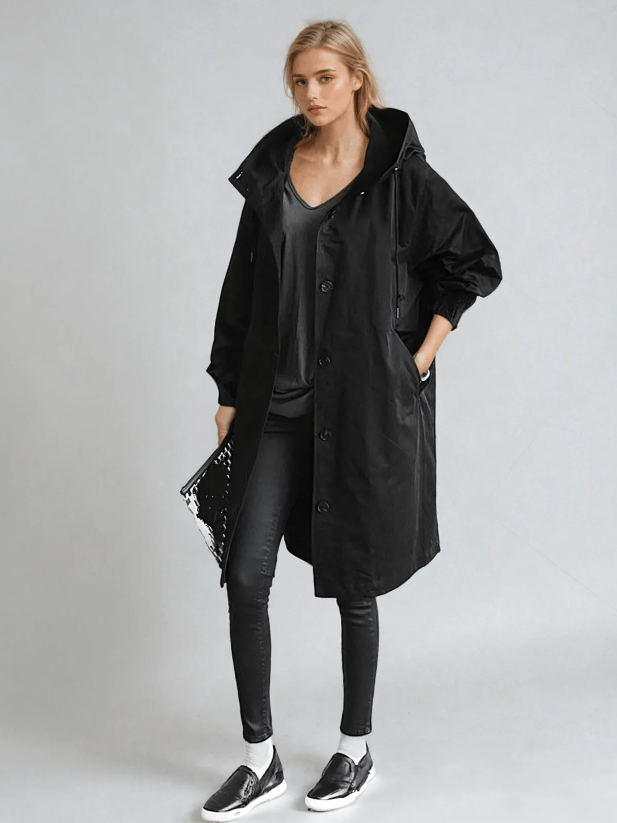 Impermeable mujer repelente al agua con diseño clásico de gabardina, fabricado en tela ligera y duradera, ideal para protección contra la 1