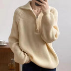Jersey mujer oversize blanco con cuello polo y cremallera, tejido de punto acanalado ideal para otoño e invierno. 5