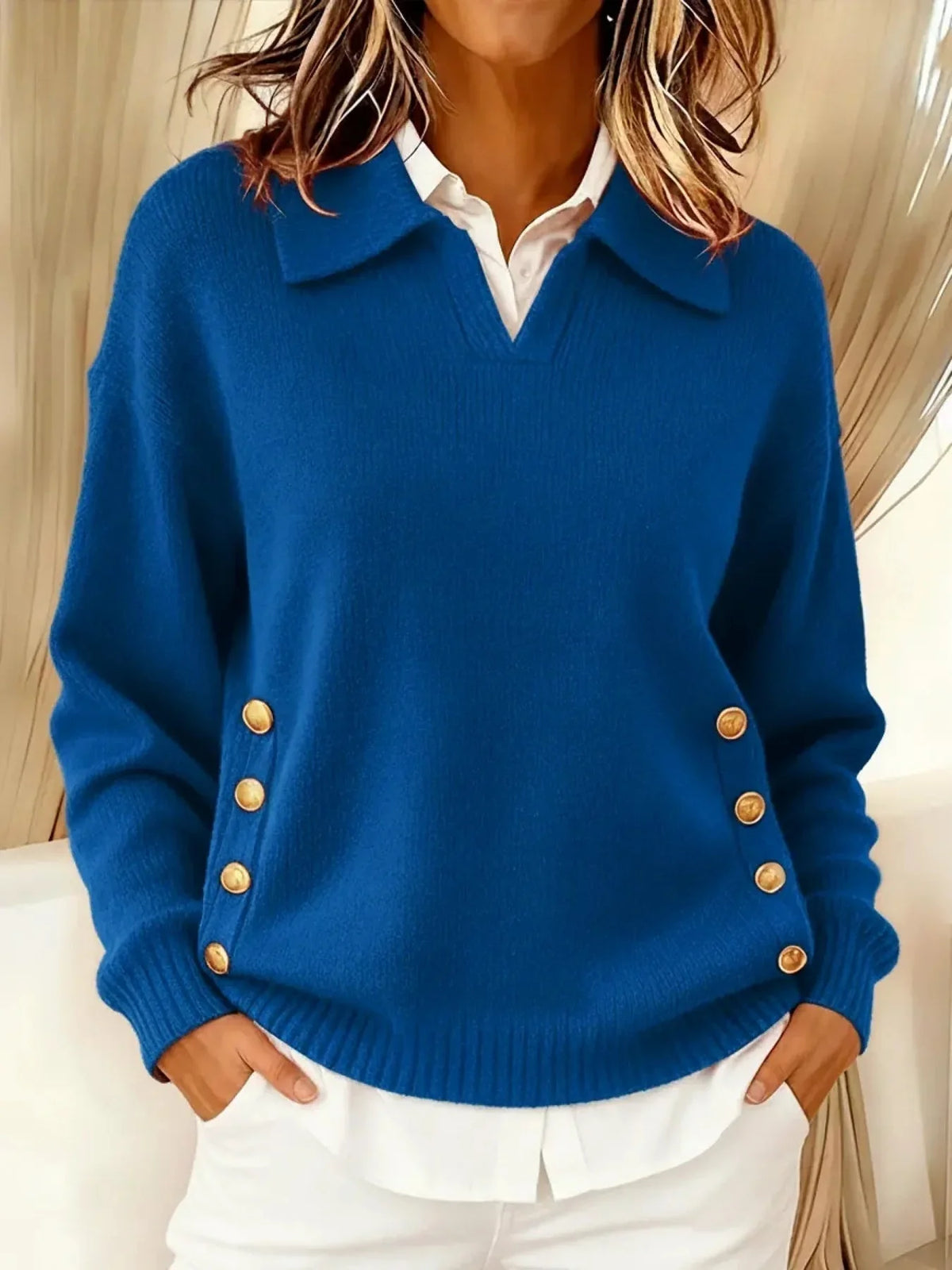 Jersey de mujer extragrande con cuello en V y botones dorados, ideal para un estilo elegante en otoño e invierno. 3
