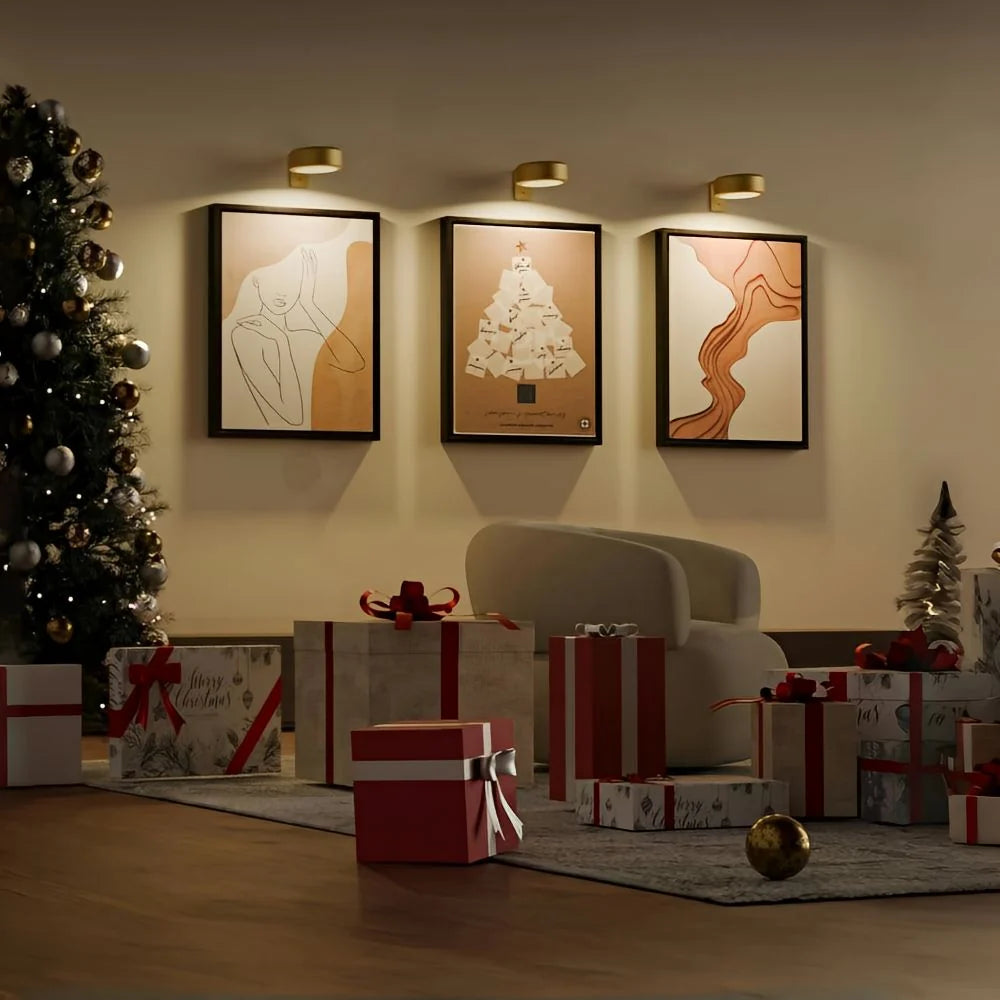 Juego de focos LED recargables con control remoto, ideal para iluminación inalámbrica ajustable de obras de arte, mostrando su versatilidad y 3