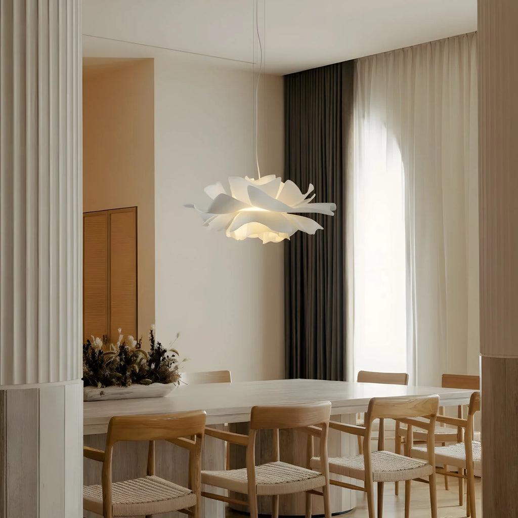 Lámpara colgante de acrílico en capas con cable ajustable, diseño moderno en color blanco, ideal para iluminación decorativa en interiores 2