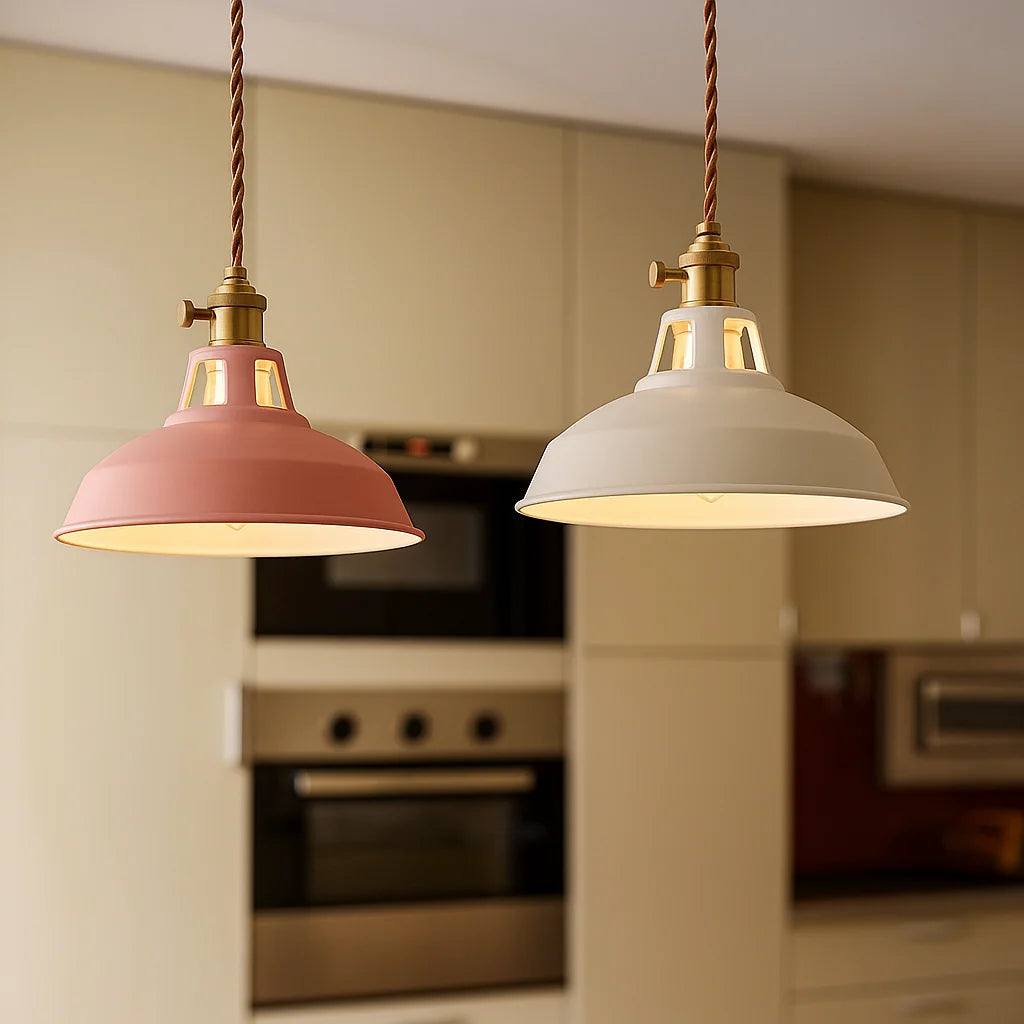 Lámpara colgante de cúpula LED con ajuste de color en hierro mate, diseño moderno ideal para cocinas y comedores. 3