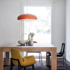 Lámpara colgante de metal y acrílico en diseño escandinavo, color negro y blanco, ideal para interiores modernos. 0
