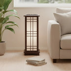 Lámpara Shoji Japonesa con paneles translúcidos y base de madera oscura, ideal para crear una iluminación cálida en salas de 2