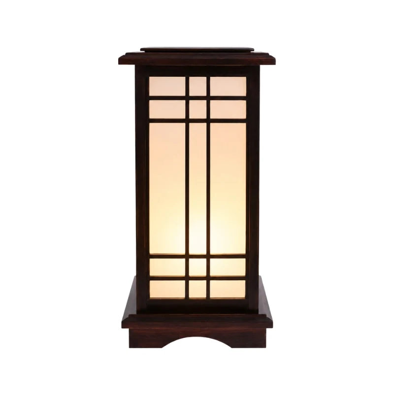 Lámpara Shoji Japonesa con paneles translúcidos y base de madera oscura, ideal para crear una iluminación cálida en salas de 4