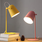 Lámpara de escritorio LED ajustable de metal en estilo nórdico, ideal para iluminación moderna en oficina y estudio. 5