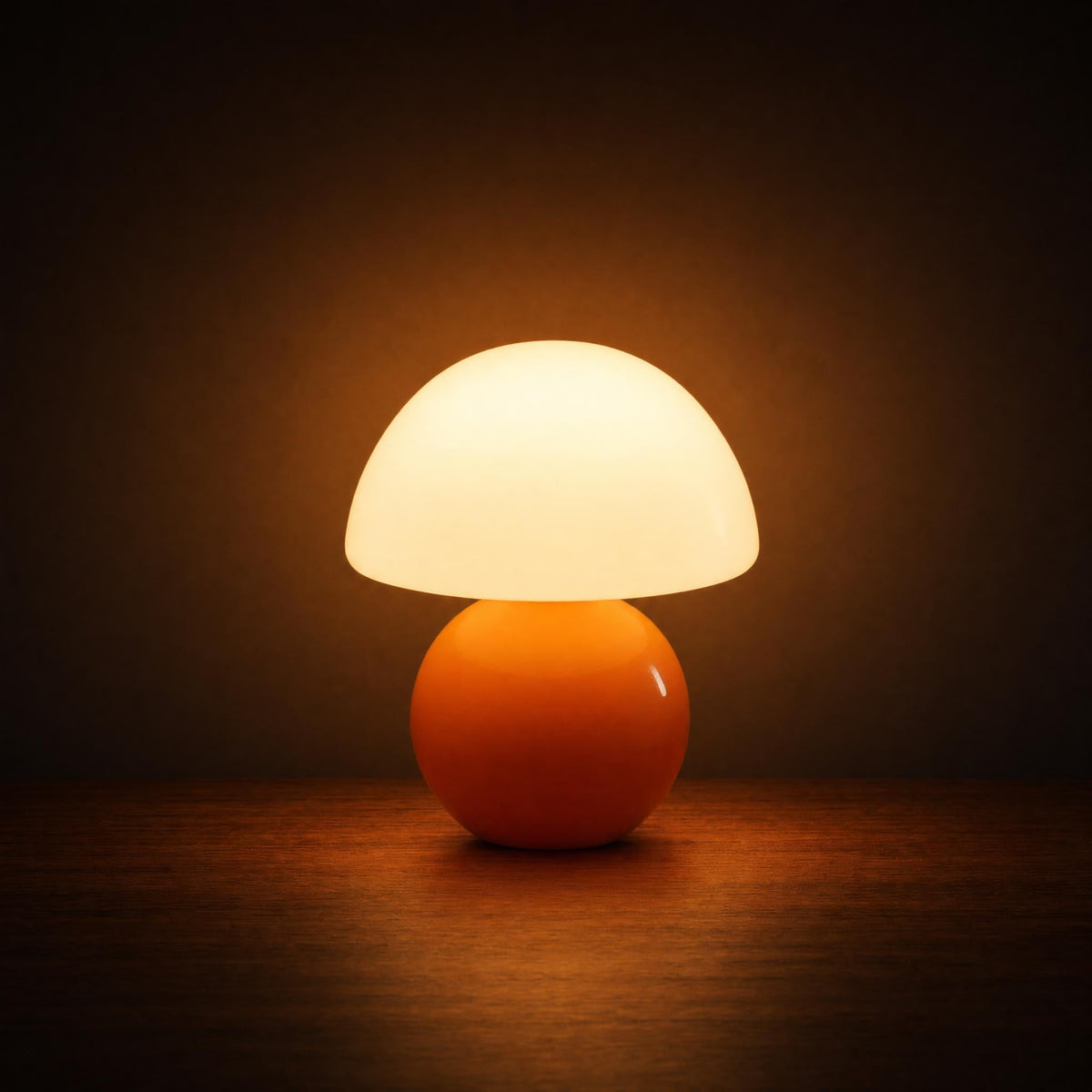 Lámpara de mesa compacta con atenuador y diseño en vidrio opalino, disponible en naranja y blanco, perfecta para mesitas de 0