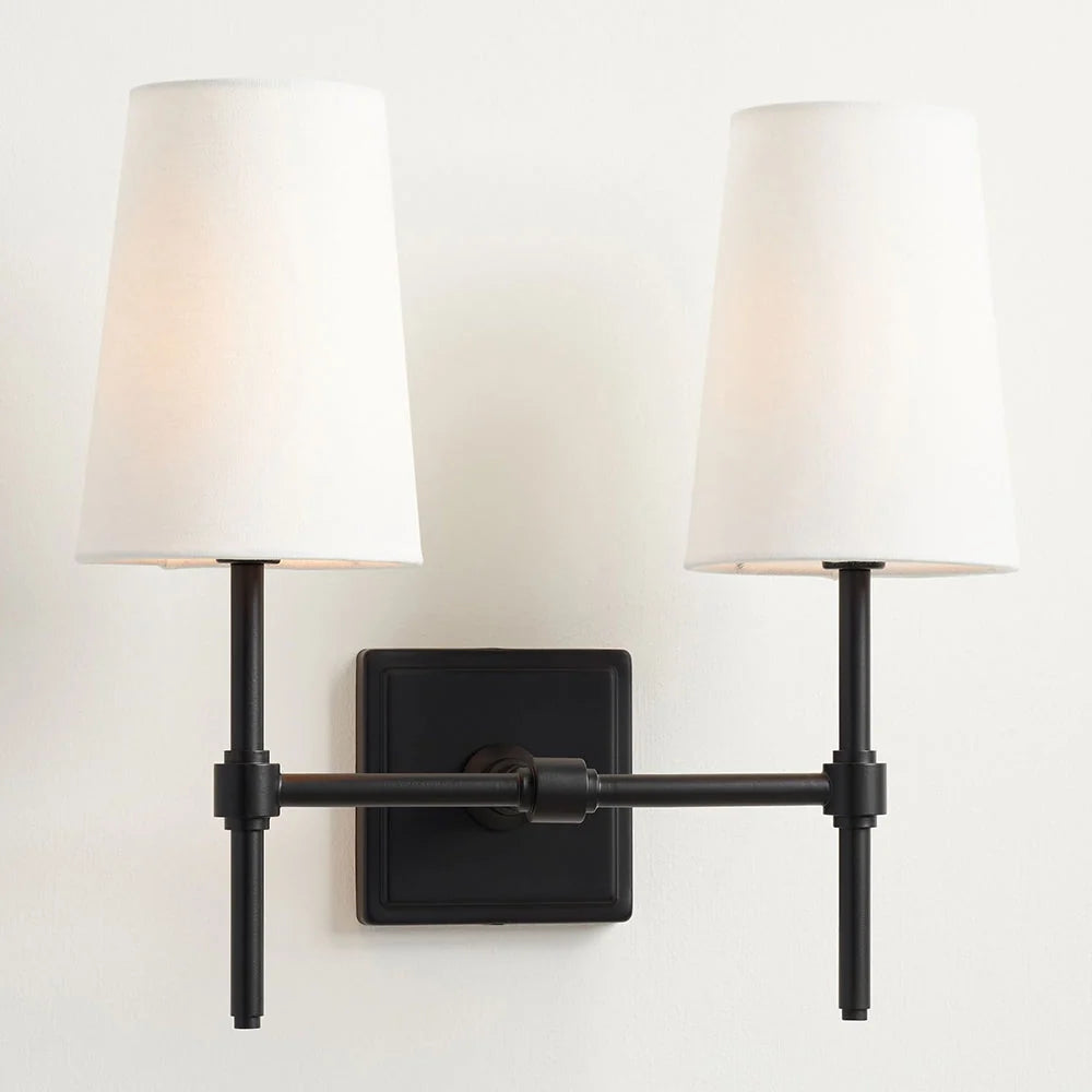 Lámpara de pared interior con pantalla de lino cónica y acabado metálico en latón, negro o níquel, ideal para iluminación regulable 14