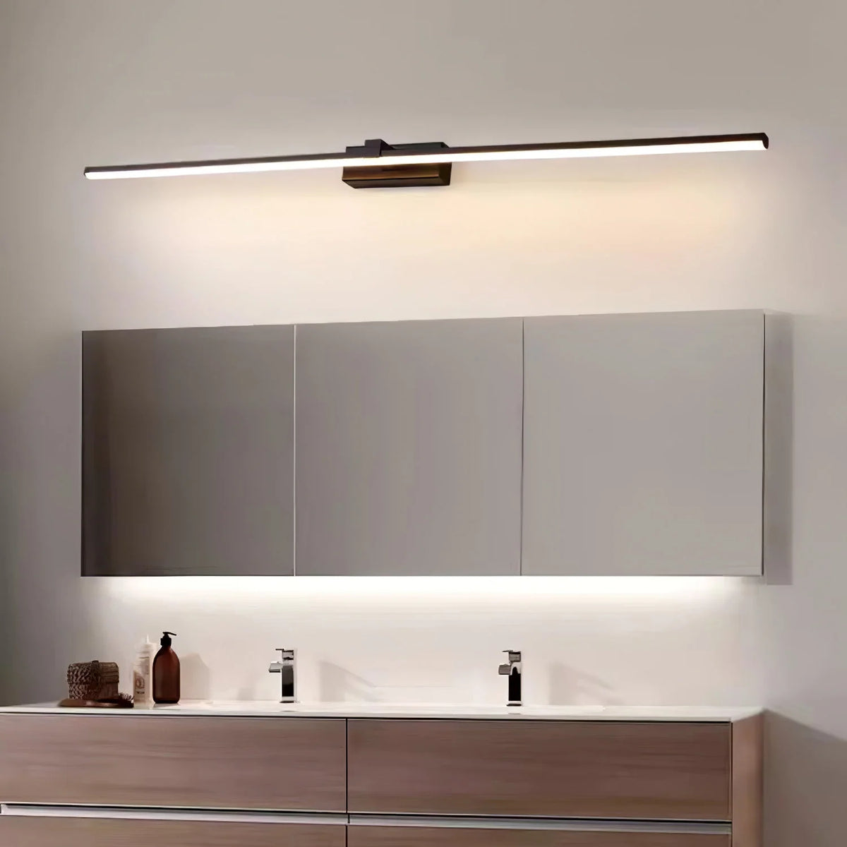 Lámpara de pared LED moderna con diseño elegante en acabado negro o blanco, disponible en tamaños de 40, 60 y 80 cm, 4
