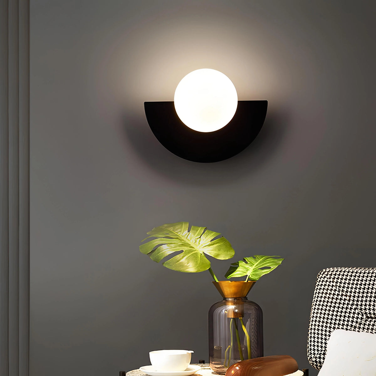 Lámpara de pared LED semicircular de estilo retro disponible en varios colores, ideal para crear una iluminación acogedora en el hogar. 1