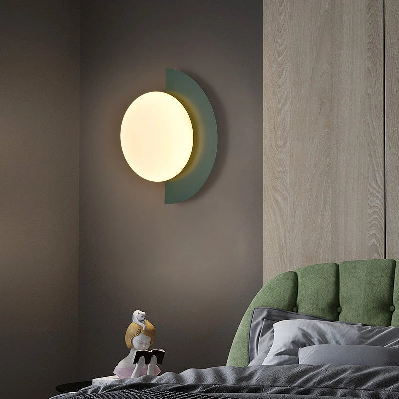 Lámpara de pared LED semicircular de estilo retro disponible en varios colores, ideal para crear una iluminación acogedora en el hogar. 9