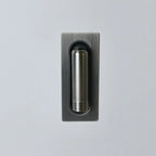 Lámpara de pared LED minimalista de aluminio con cabezal giratorio y control táctil, ideal para iluminación moderna en interiores. 3