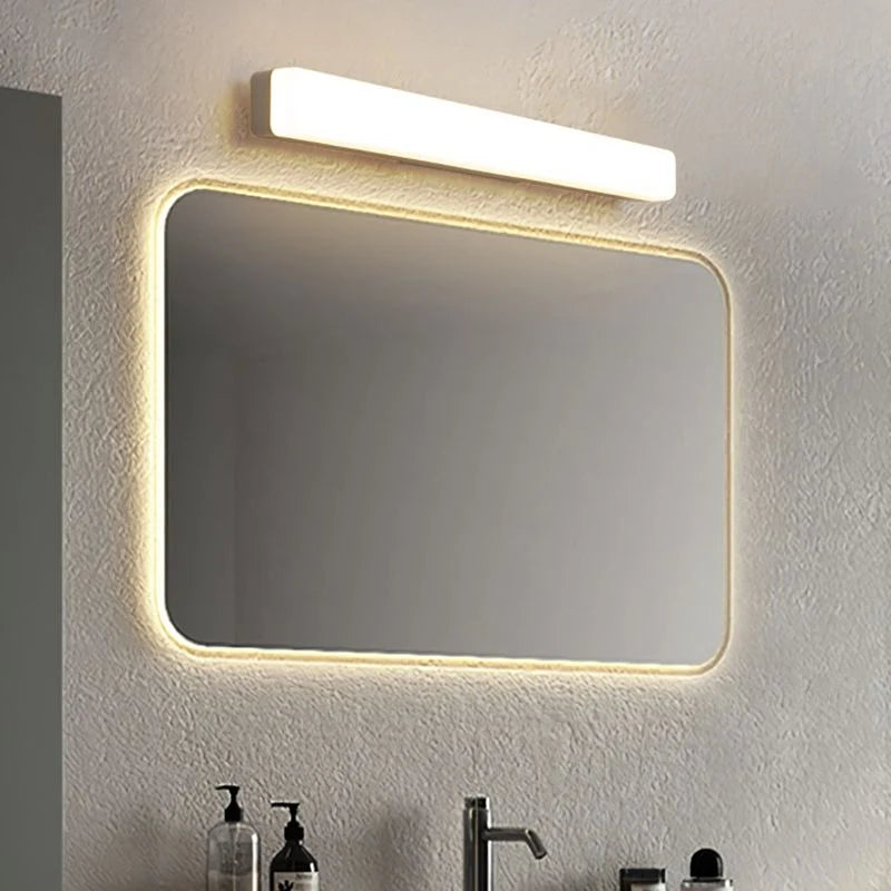Lámpara de pared lineal dimmable con difusor acrílico, ideal para baño y dormitorio, con diseño moderno y elegante. 6