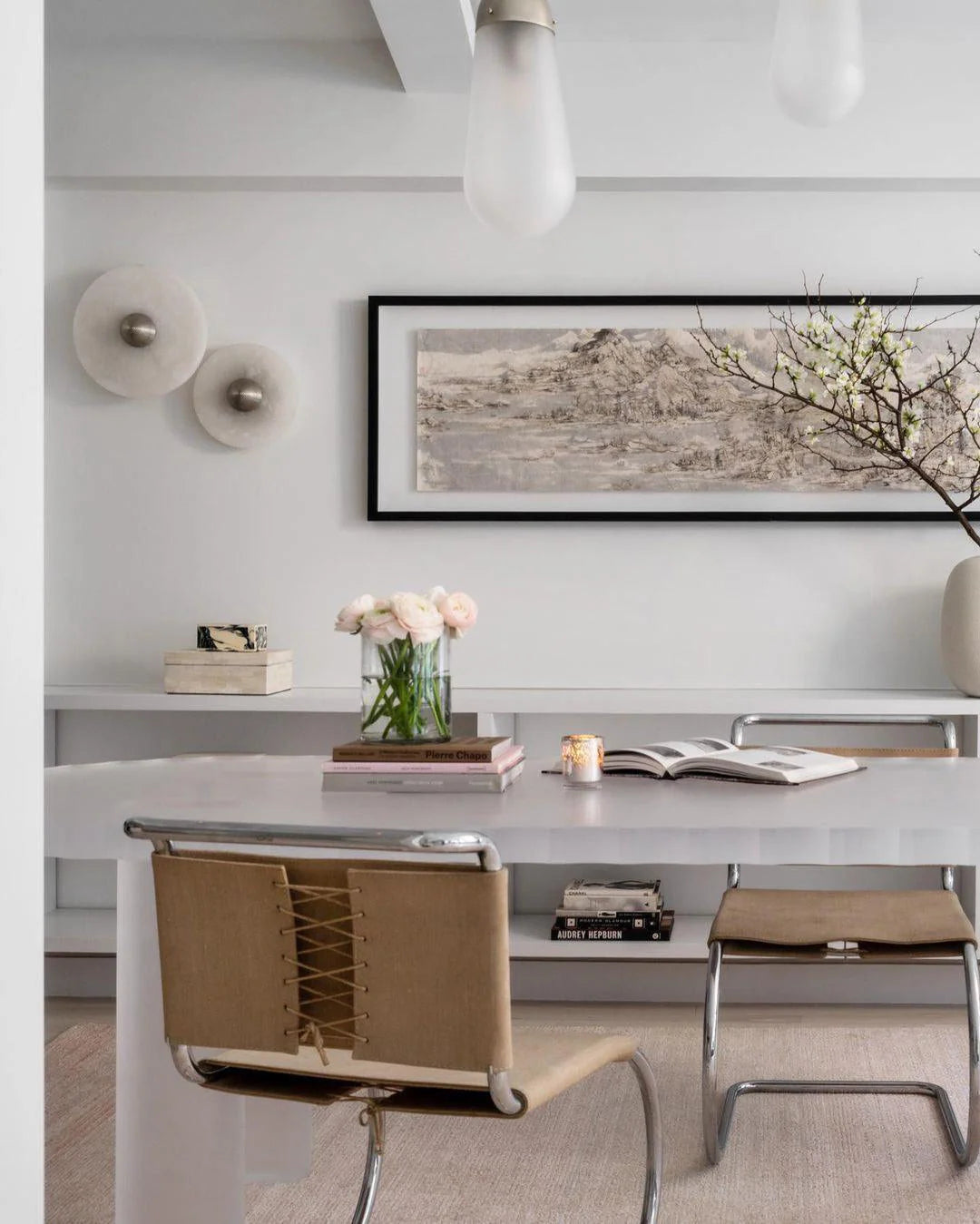 Lámpara de pared redonda con LED integrado y acabado de alabastro natural, diseño elegante y versátil ideal para decoración de interiores. 8
