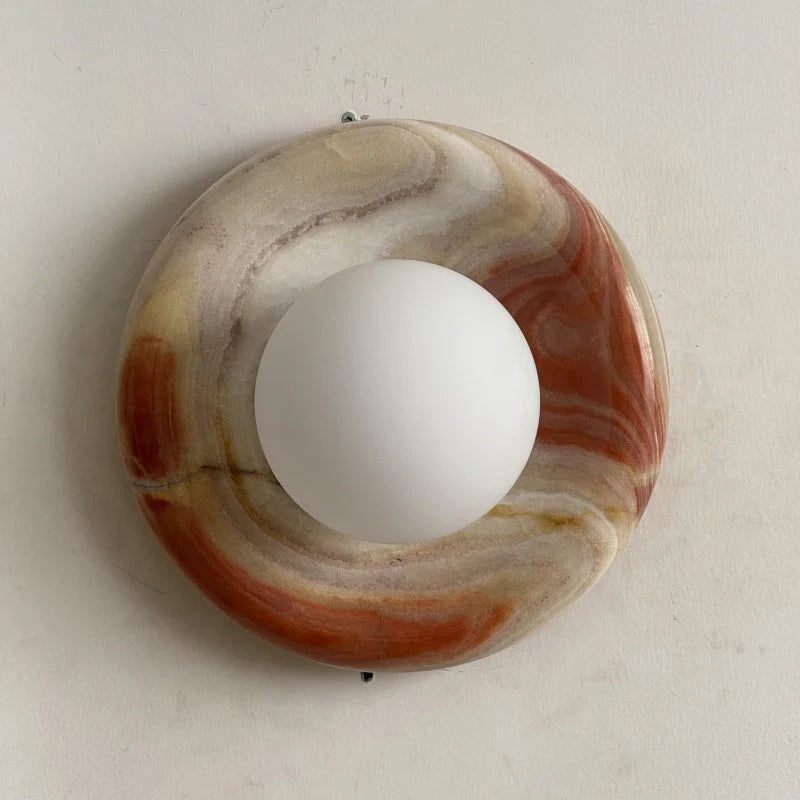 Lámpara de pared elegante con pantalla de cristal y placa de ónix, ideal para decoración de interiores y iluminación compacta. 18
