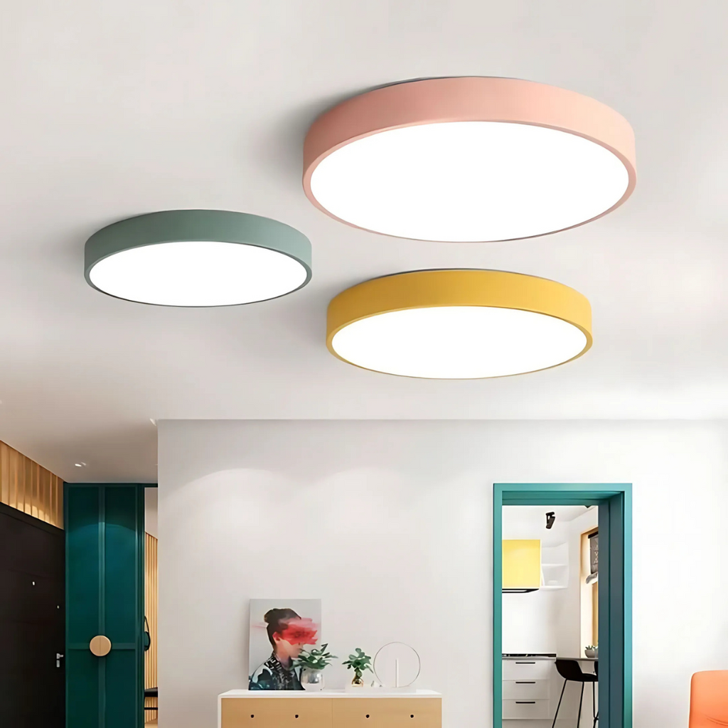 Lámpara de techo LED de diseño escandinavo en madera y acrílico, ideal para una iluminación suave y eficiente en interiores modernos. 2