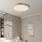 Lámpara de techo LED de diseño escandinavo en madera y acrílico, ideal para una iluminación suave y eficiente en interiores modernos. 6