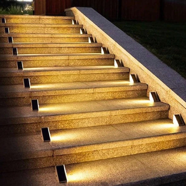 Luces solares automáticas para escaleras con luz blanca cálida, ideales para iluminación exterior compacta, mejorando la seguridad y el estilo de 0
