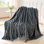 Manta de felpa acanalada de poliéster con textura en relieve, disponible en varios colores y tamaños, ideal para abrigo y decoración 1