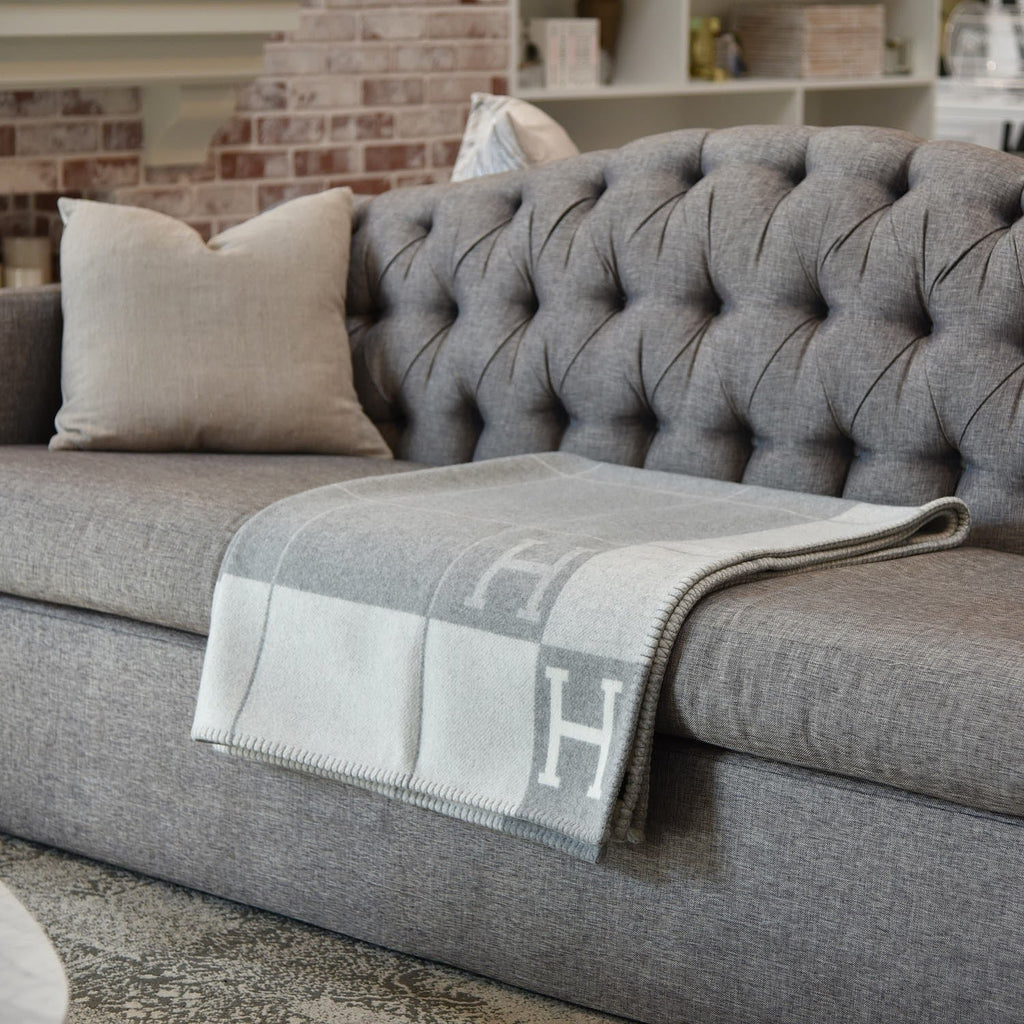Manta de lana y cachemira elegante de 140x170 cm en negro, gris, beige o rosa, ofreciendo suavidad superior y diseño 6