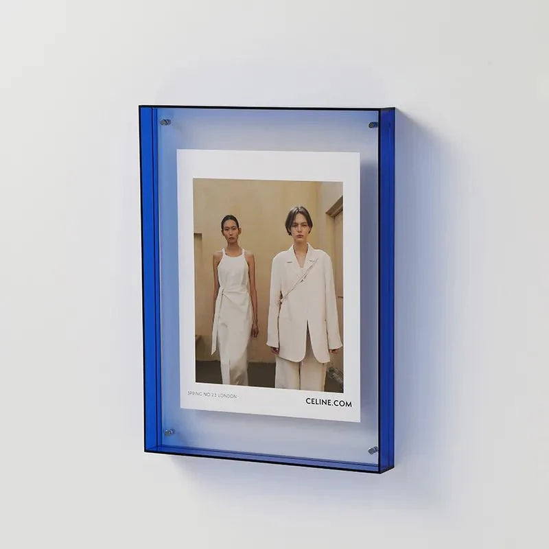 Marco de fotos de acrílico colorido con diseño moderno, ideal para exhibir arte y recuerdos, perfecto para decorar cualquier espacio. 0