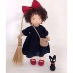 Muñeca Waldorf hecha a mano de algodón suave, ideal para juego creativo, con diseño atemporal y seguro para niños. 28