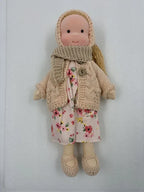 Muñeca Waldorf hecha a mano de lana sostenible, suave y lavable, ideal para el juego de niños. 2