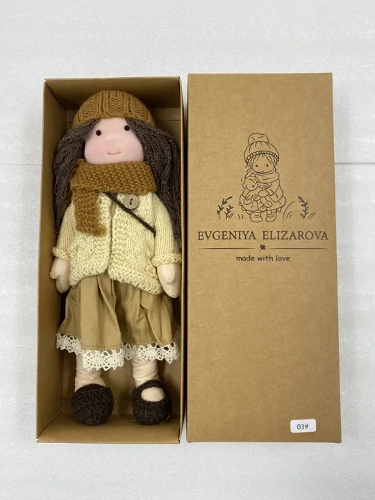 Muñeca Waldorf hecha a mano de lana sostenible, suave y lavable, ideal para el juego de niños. 4