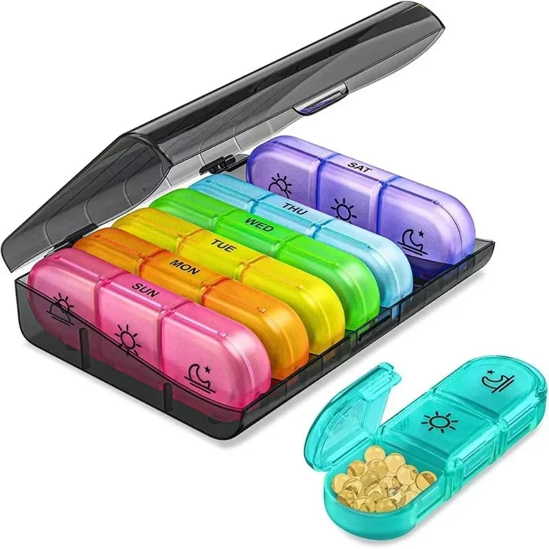 Organizador semanal de pastillas con 21 compartimentos independientes, fabricado en plástico libre de BPA, diseño compacto y portátil ideal para llevar medicamentos de 3
