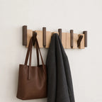 Perchero de pared moderno de madera maciza con ganchos plegables en diseño de teclas de piano, ideal para organización y decoración del 2