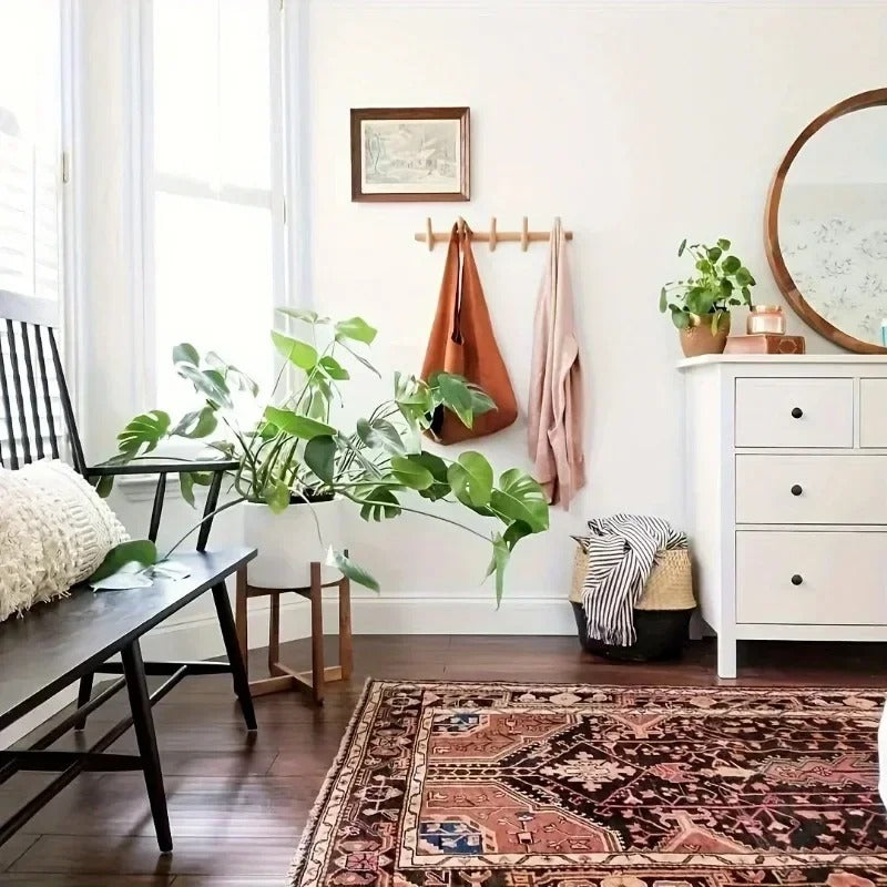 Perchero de pared de roble macizo con diseño escandinavo minimalista, ideal como organizador funcional para un hogar moderno. 1