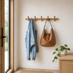 Perchero de pared de roble macizo con diseño minimalista, disponible en varios anchos, ideal para optimizar espacios reducidos. 4