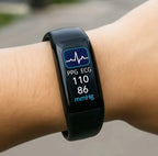 Reloj inteligente para mujer con diseño moderno, funciones avanzadas y características ideales para actividades diarias y fitness. 2