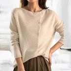 Jersey de punto con botones y cuello en pico en color crema