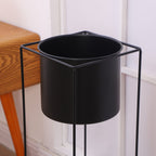 Soporte para plantas interior de metal negro mate, diseño minimalista ideal para macetas pesadas, perfecto para embellecer cualquier espacio. 4