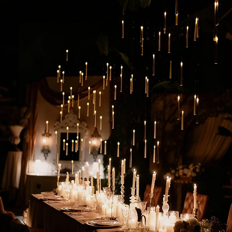 Velas decorativas flotantes sin llama con control remoto, emitiendo luz blanca cálida, ideales para decoración de interiores y exteriores. 0