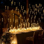 Velas decorativas flotantes sin llama con control remoto, emitiendo luz blanca cálida, ideales para decoración de interiores y exteriores. 3