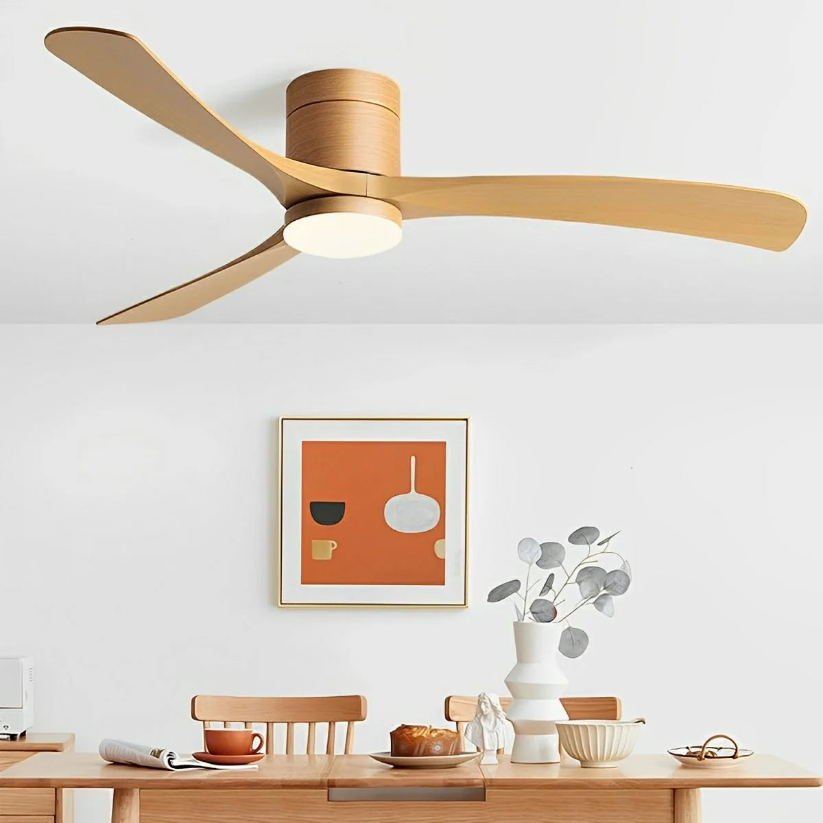 Ventilador de techo con luz LED integrada y motor silencioso, diseño minimalista ideal para interiores modernos. 2