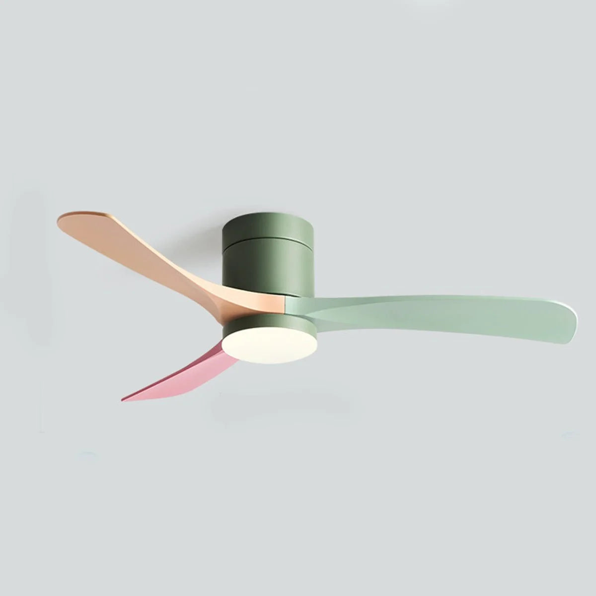 Ventilador de techo con luz LED integrada y motor silencioso, diseño minimalista ideal para interiores modernos. 6
