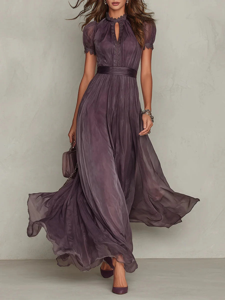 Vestido maxi morado con escote vintage y mangas de encaje, ideal para ocasiones formales y eventos elegantes. 0