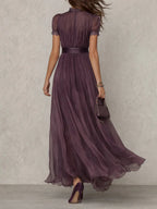 Vestido maxi morado con escote vintage y mangas de encaje, ideal para ocasiones formales y eventos elegantes. 2