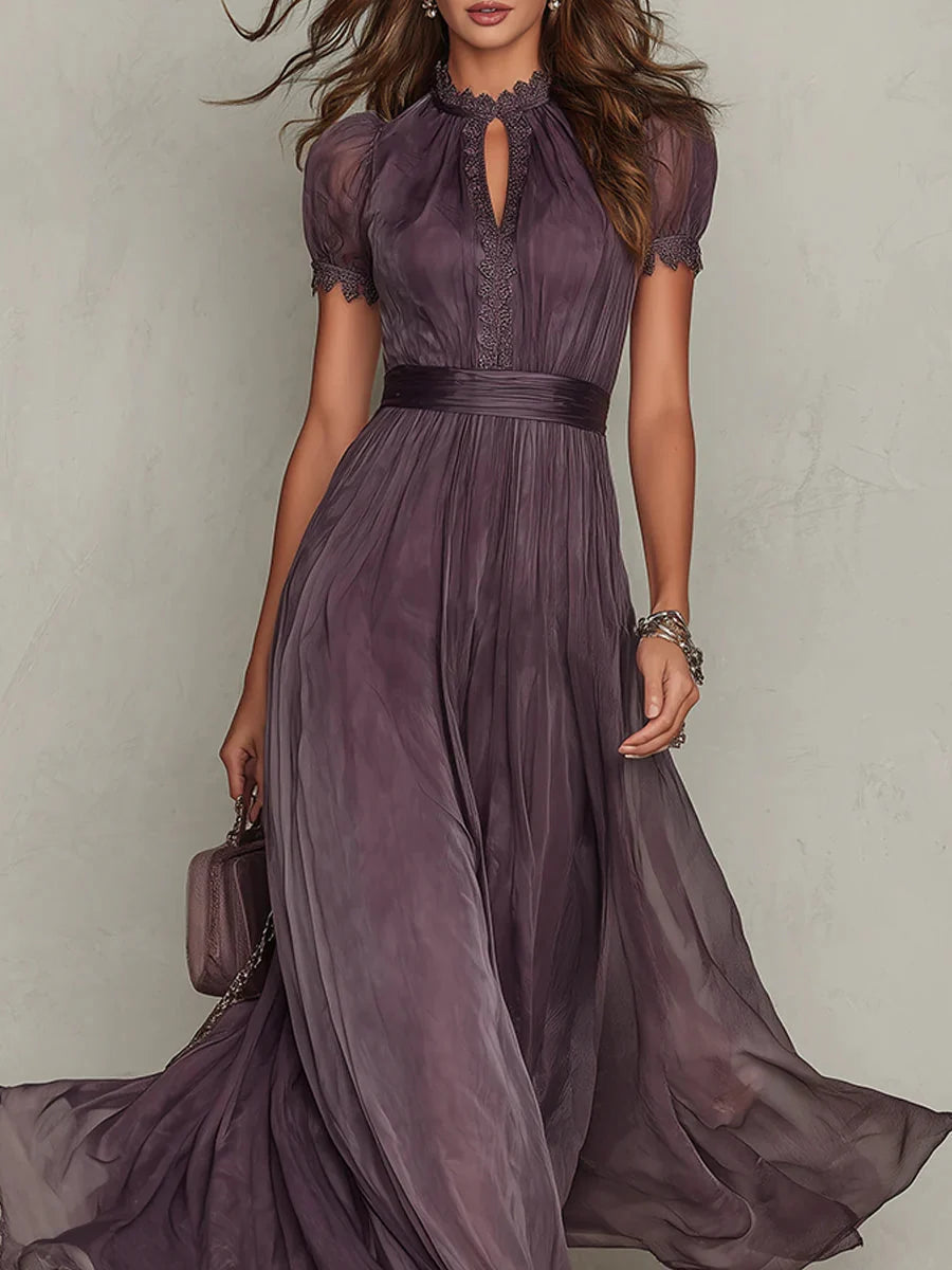 Vestido maxi morado con escote vintage y mangas de encaje, ideal para ocasiones formales y eventos elegantes. 3