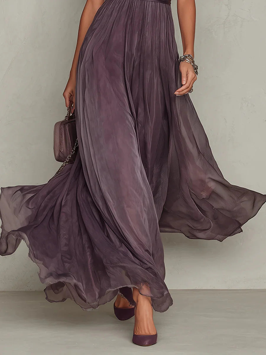 Vestido maxi morado con escote vintage y mangas de encaje, ideal para ocasiones formales y eventos elegantes. 4