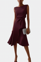 Vestido midi asimétrico drapeado sin mangas en color elegante, ideal para fiestas y ocasiones especiales, mostrando un diseño sofisticado y contempor 11