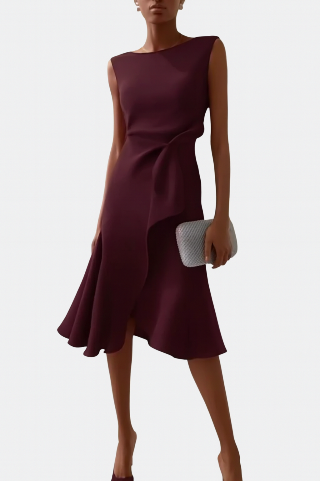 Vestido midi asimétrico drapeado sin mangas en color elegante, ideal para fiestas y ocasiones especiales, mostrando un diseño sofisticado y contempor 11