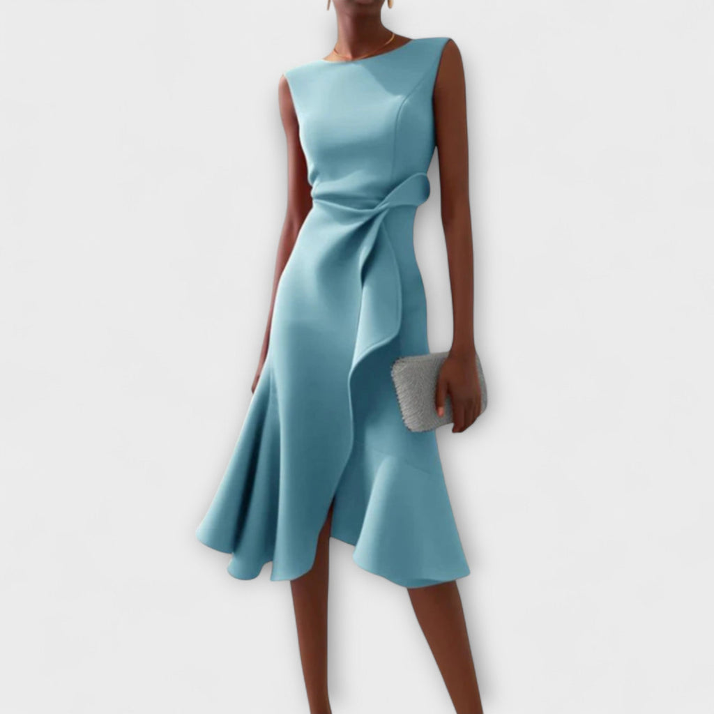 Vestido midi asimétrico drapeado sin mangas en color elegante, ideal para fiestas y ocasiones especiales, mostrando un diseño sofisticado y contempor 3