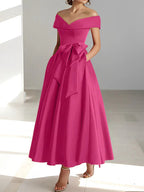 Vestido de madrina de boda en satén fucsia, largo al tobillo, con hombros descubiertos y prácticos bolsillos. 0